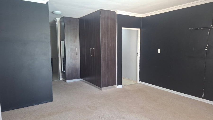4 Bedroom Property for Sale in Sunrise On Sea Eastern Cape